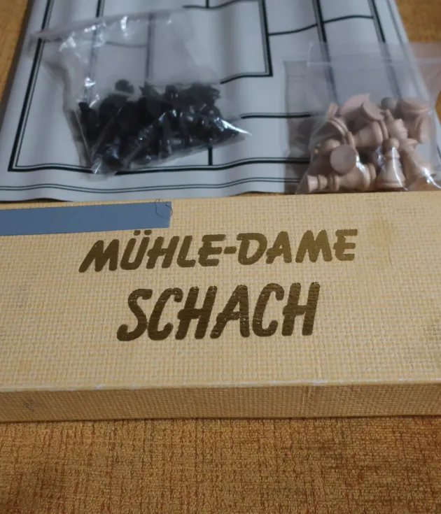 Niemiecki komplet szachów turystycznych